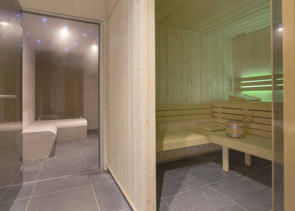 hotel club sauna