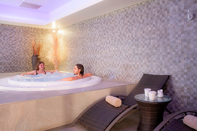 jacuzzi massage sauna